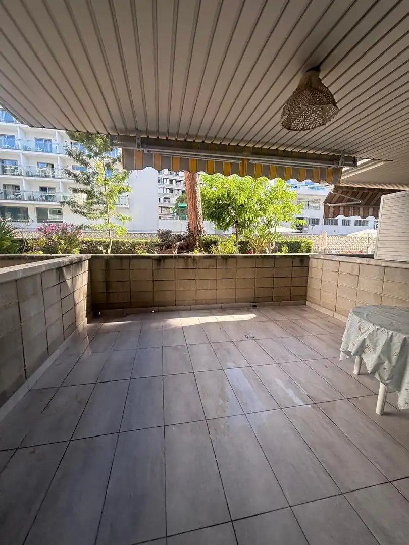 Terraza de Planta baja en venta en Salou con Amueblado y Piscina comunitaria