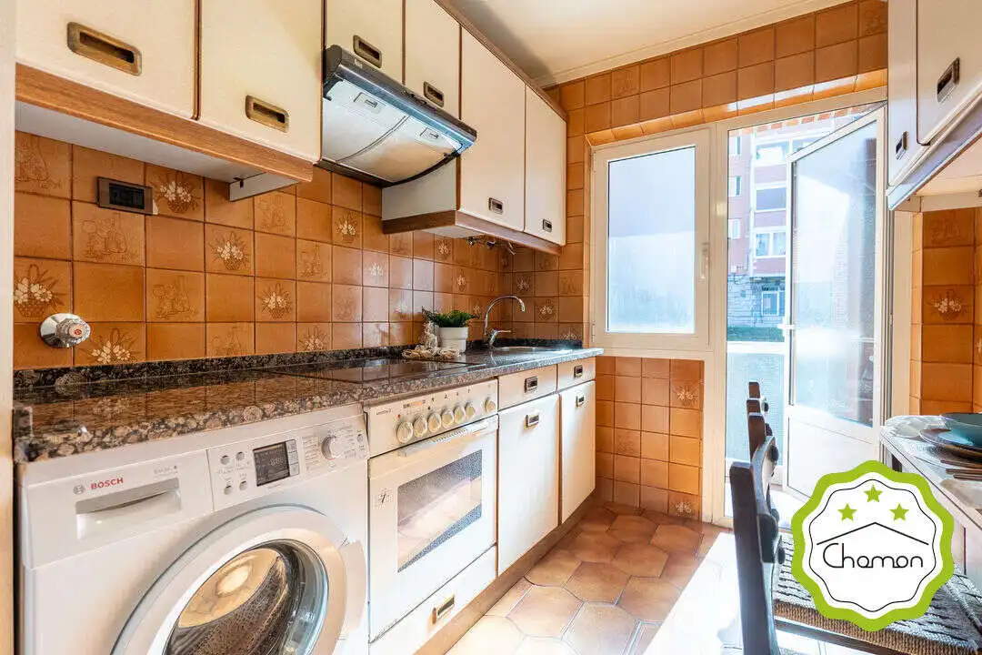 Cocina de Piso en venta en Bilbao  con Calefacción, Jardín privado y Amueblado