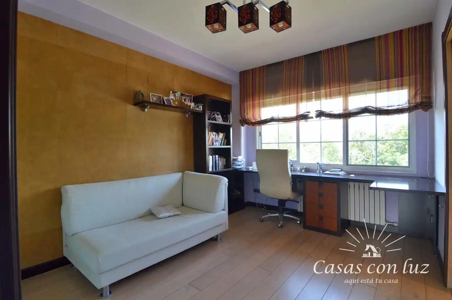 Sala d'estar de Casa o xalet en venda en Zaragoza amb Aire condicionat, Calefacció i Jardí privat