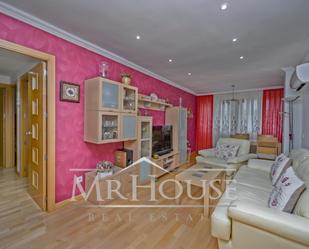 Living room of Flat for sale in Parla  with Air Conditioner, Heating and Swimming Pool