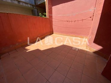 Casa con balcone in vendita a Carrer de Gènova