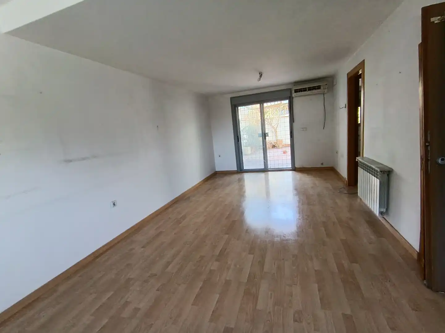 Sala d'estar de Casa adosada en venda en Alhendín