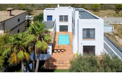 Vista exterior de Casa o xalet en venda en Mont-roig del Camp amb Aire condicionat, Calefacció i Jardí privat