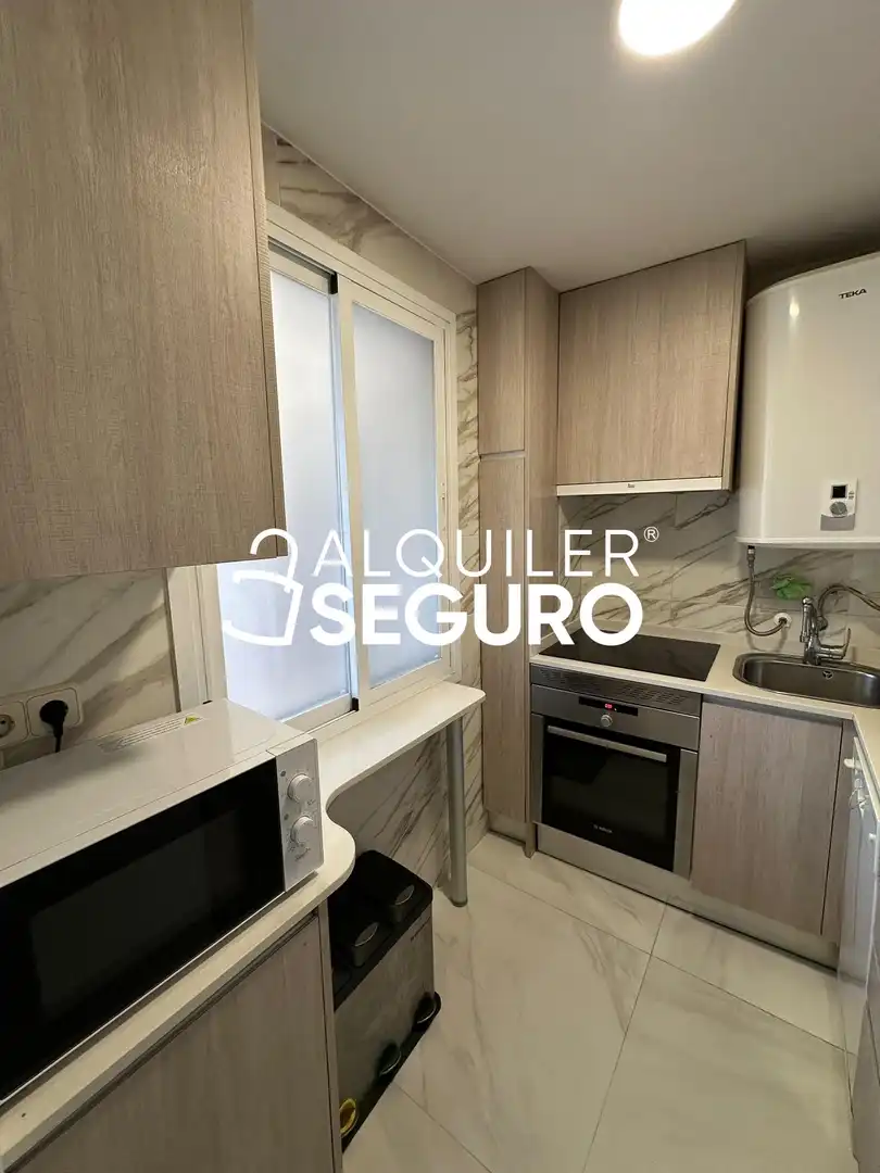 Cocina de Piso de alquiler en Madrid con Aire acondicionado, Calefacción y Amueblado