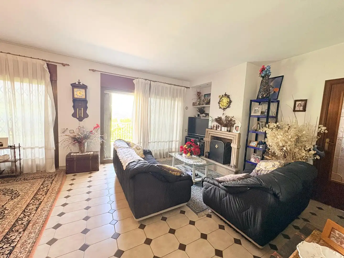 Sala de estar de Casa o chalet en venta en Corbera de Llobregat con Calefacción, Jardín privado y Terraza