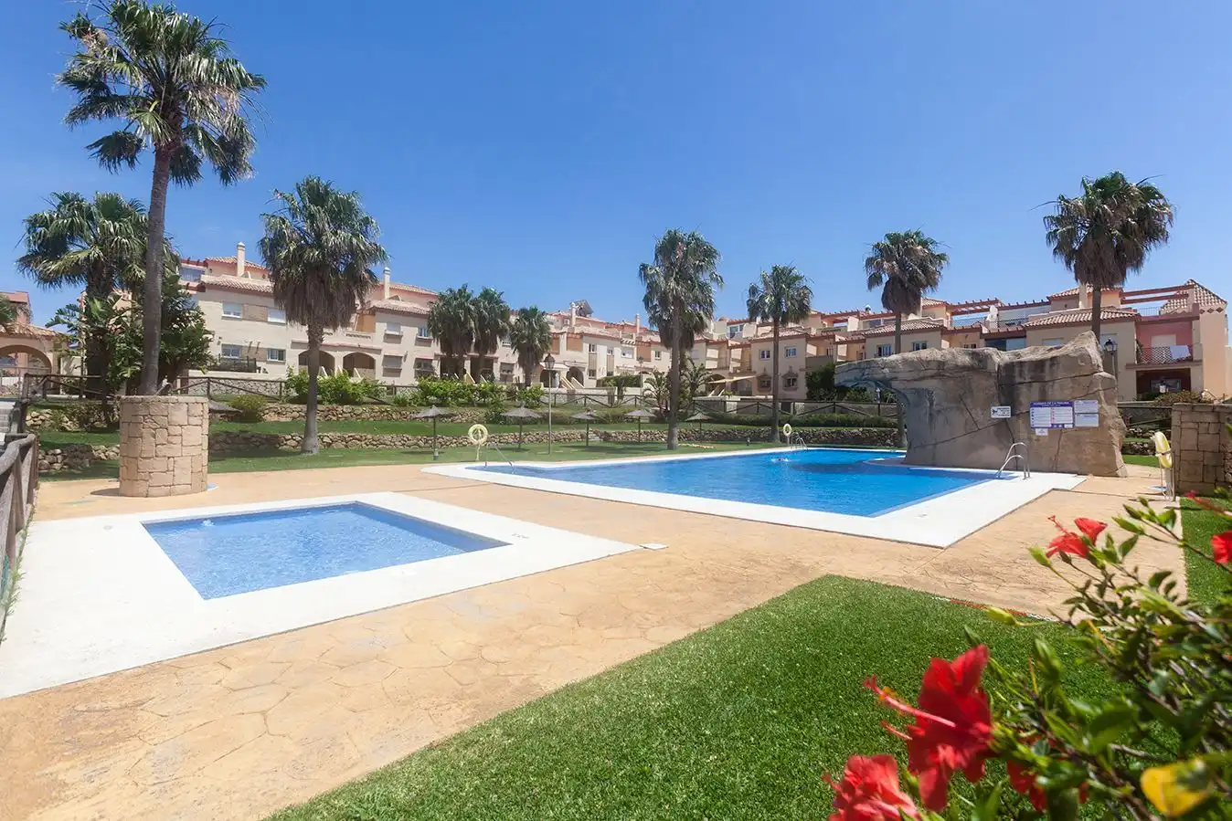 Piscina de Casa adosada en venta en Tarifa con Aire acondicionado, Calefacción y Jardín privado