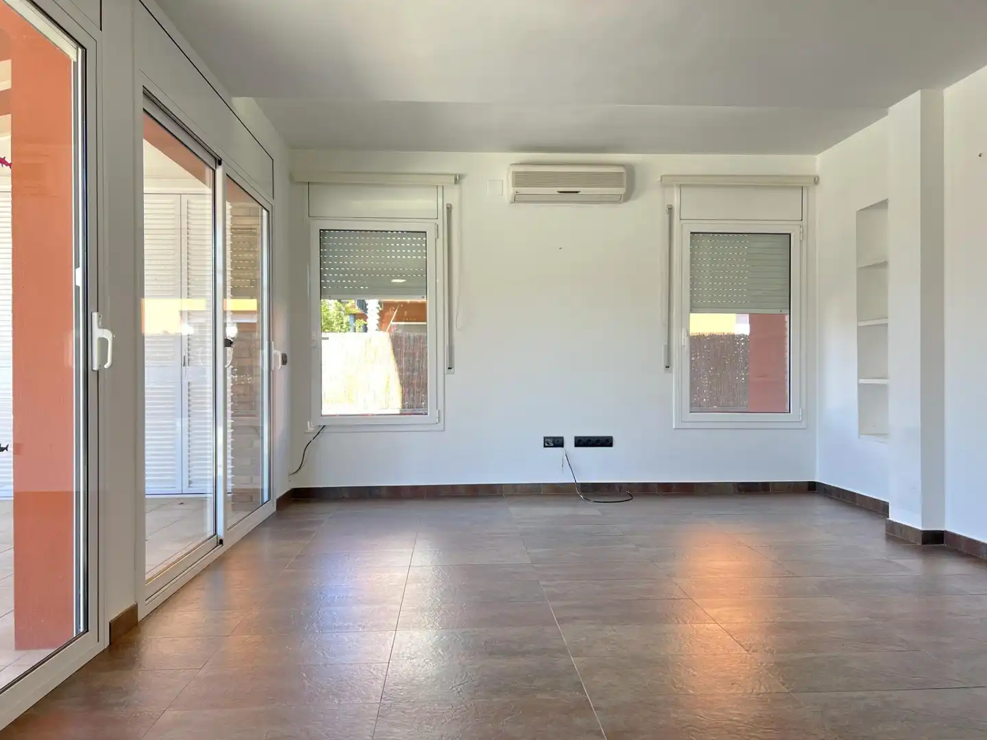 Living room of Houses for sale in Sant Pere Pescador  with Air Conditioner, Heating and Private garden