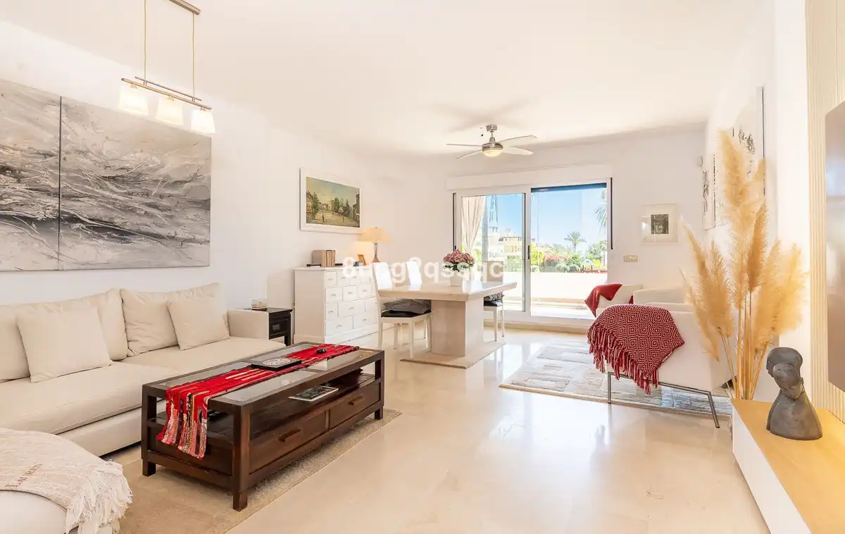 Living room of Flat for sale in Estepona  with Air Conditioner, Furnished and TV