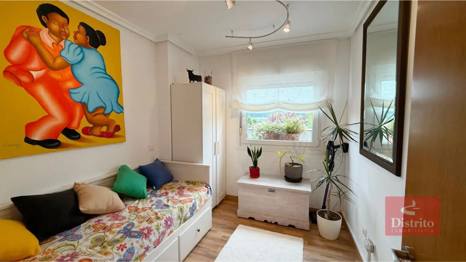Schlafzimmer von Dachboden zum Verkauf in Miengo mit Heizung, Terrasse und Abstellraum