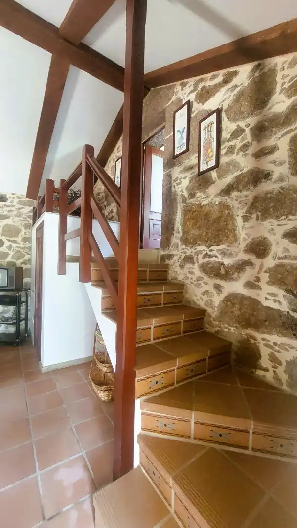 Finca rústica en venta en Barro con Jardín privado, Terraza y Amueblado