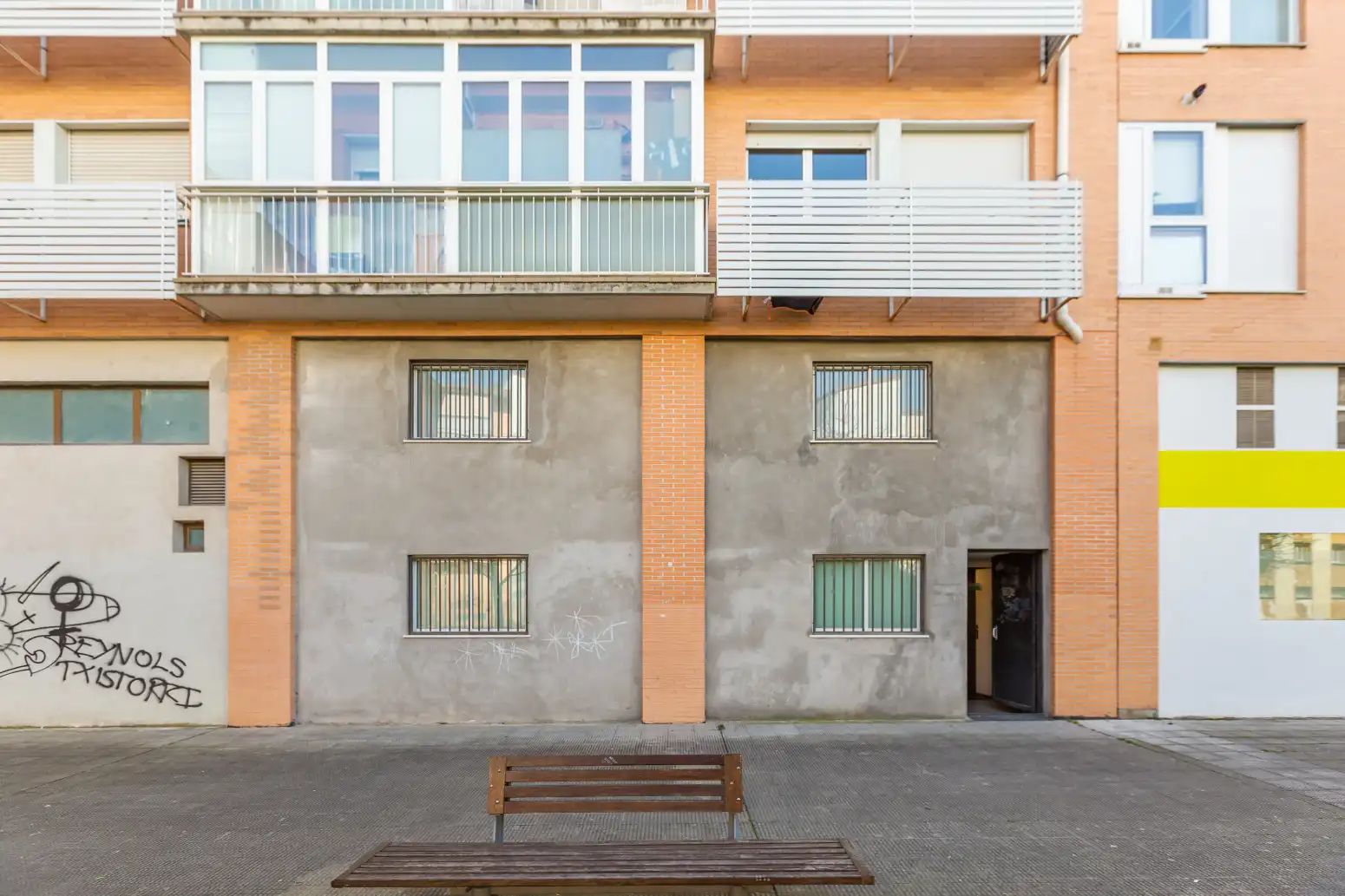 Vista exterior de Local en venta en Berriozar