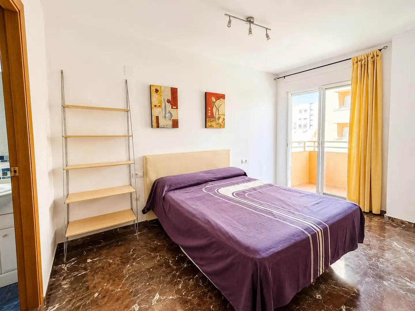 Habitación de Piso en venta en Valencia con Aire acondicionado, Amueblado y Horno