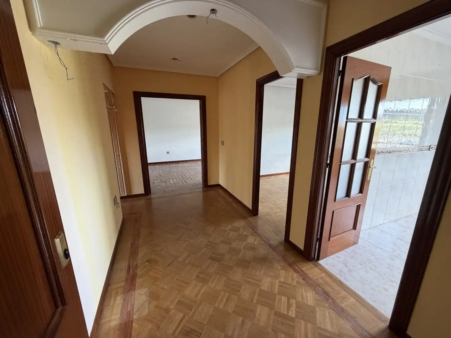 Piso en venta en Avilés con Calefacción, Parquet y Terraza