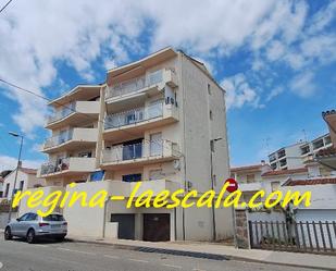 Vista exterior de Àtic en venda en L'Escala amb Terrassa