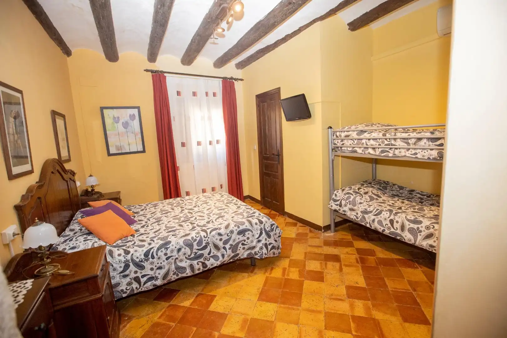 Schlafzimmer von Gebäude zum Verkauf in Siétamo