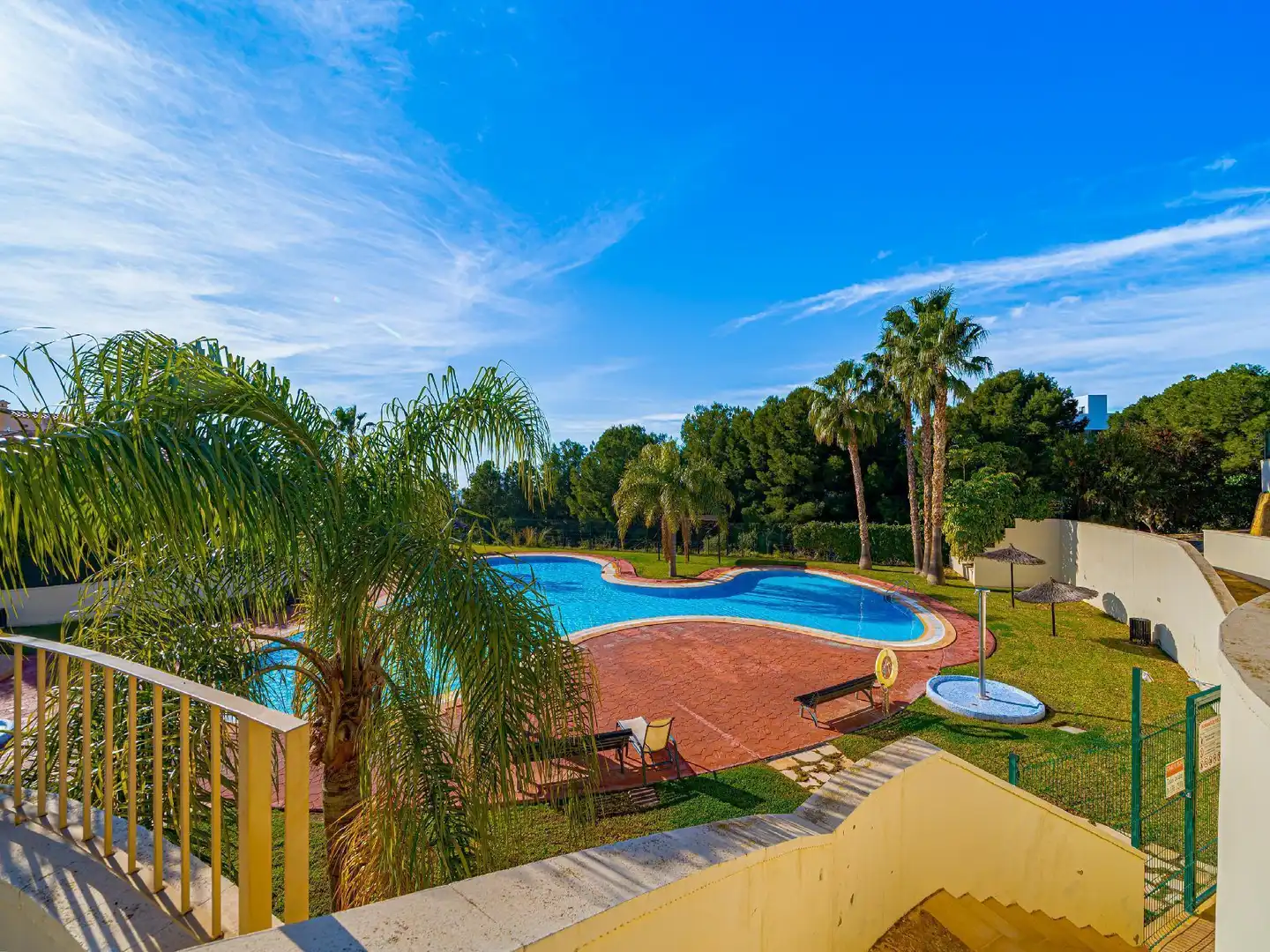 Piscina de Piso en venta en Finestrat con Terraza y Piscina comunitaria