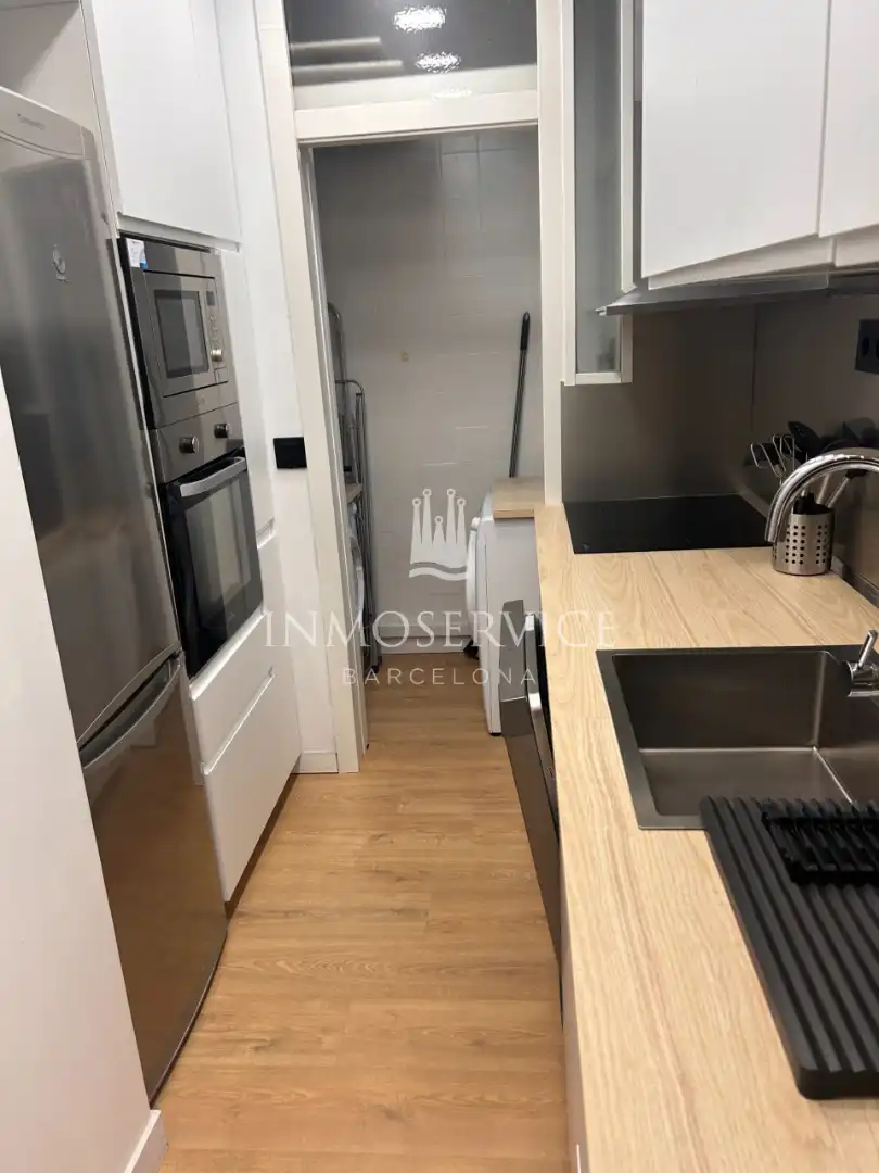 Cuina de Pis de lloguer en Barcelona amb Aire condicionat, Calefacció i Parquet