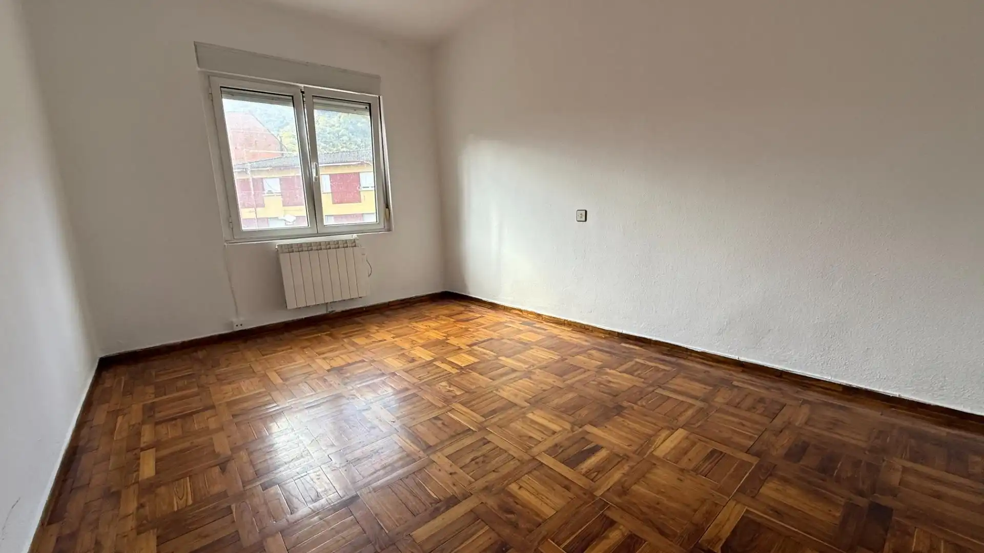 Bedroom of Flat for sale in Aller  with Terrace