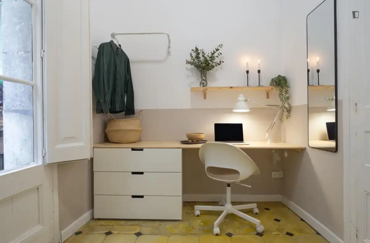 Dormitori de Apartament per a compartir en Barcelona amb Aire condicionat, Calefacció i Moblat