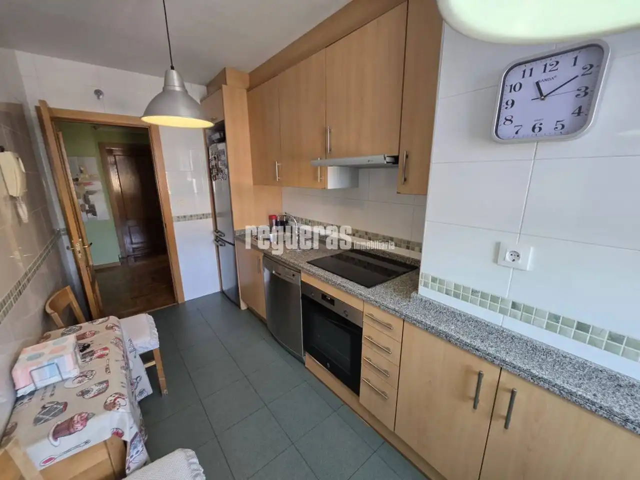 Cuina de Dúplex en venda en Avilés amb Calefacció, Parquet i Terrassa