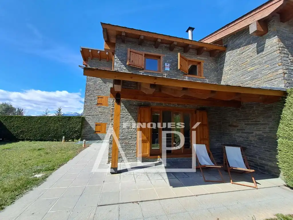 Vista exterior de Casa o chalet en venta en Alp poble