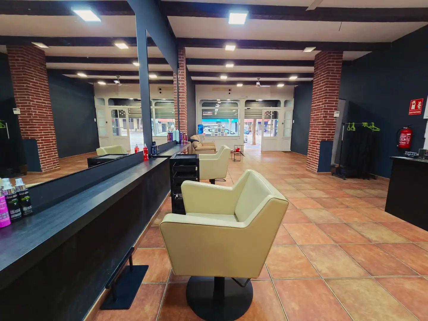 Business premises for transfer in Carrer de Ramon J. Sender, imagen 7
