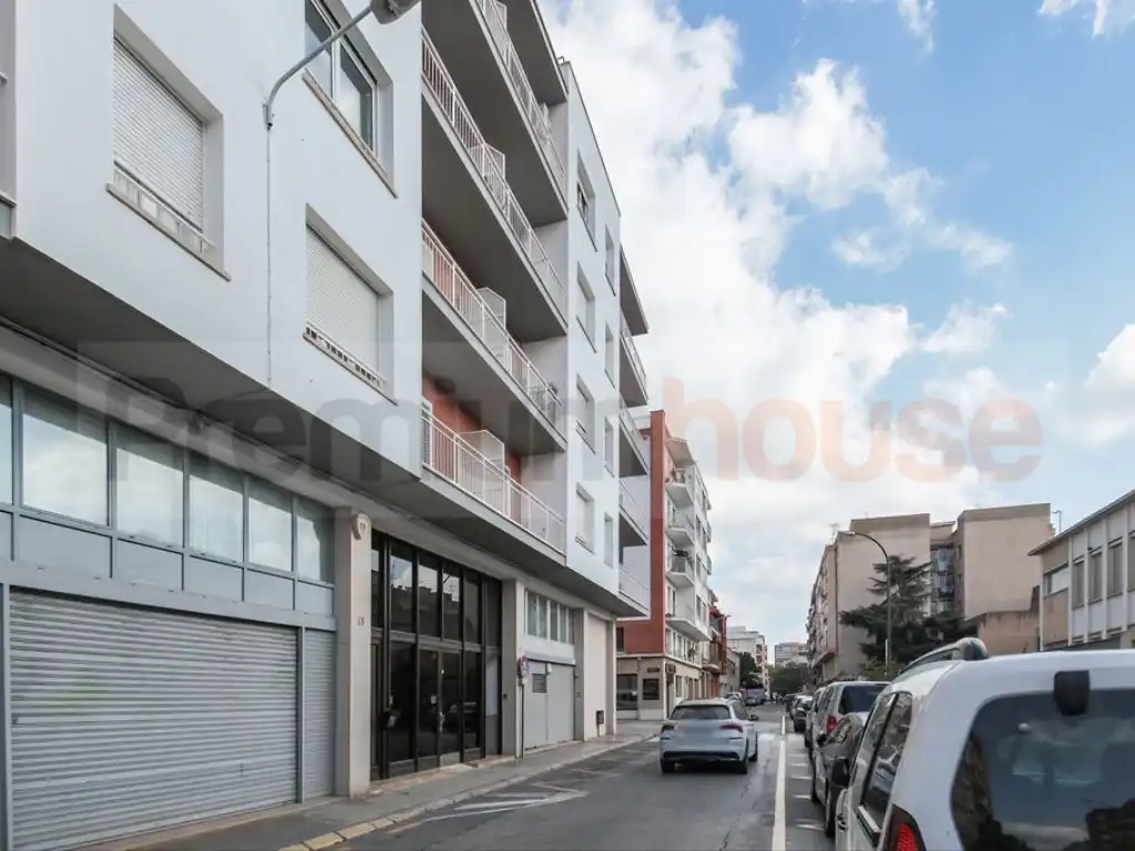 Vista exterior de Local en venda en Reus