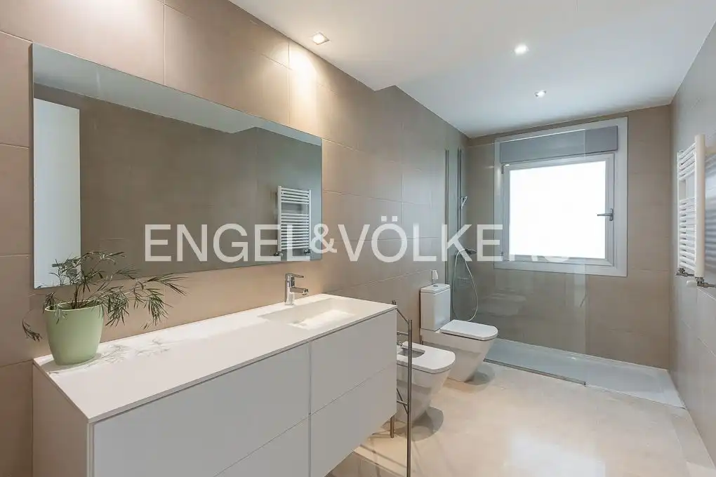 Baño de Casa o chalet de alquiler en Chiva con Aire acondicionado, Calefacción y Jardín privado