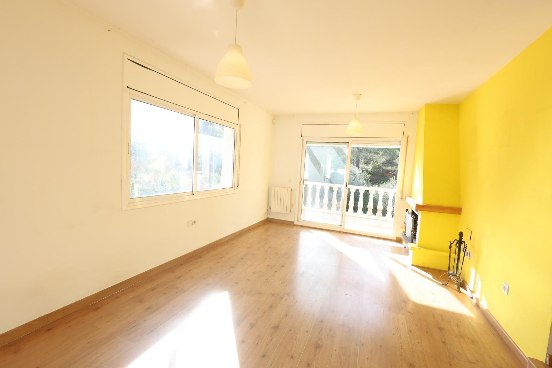 Sala de estar de Casa o chalet en venta en El Vendrell con Jardín privado, Parquet y Terraza