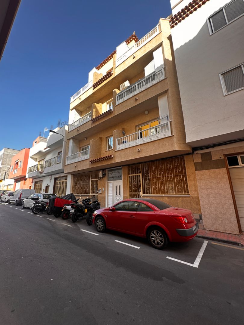 Vista exterior de Edifici en venda en Arona