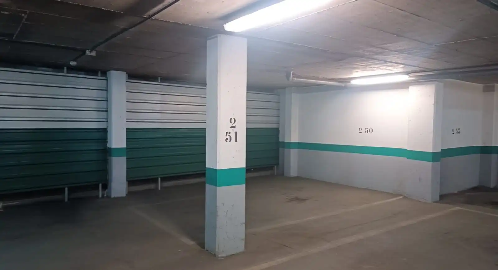 Parking de Piso en venta en Madrid con Aire acondicionado, Calefacción y Trastero