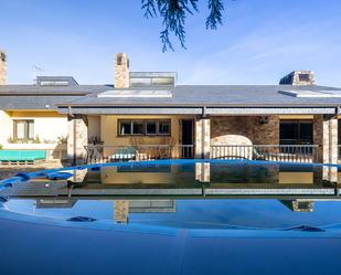 Piscina de Casa o xalet en venda en A Coruña Capital  amb Aire condicionat, Terrassa i Piscina