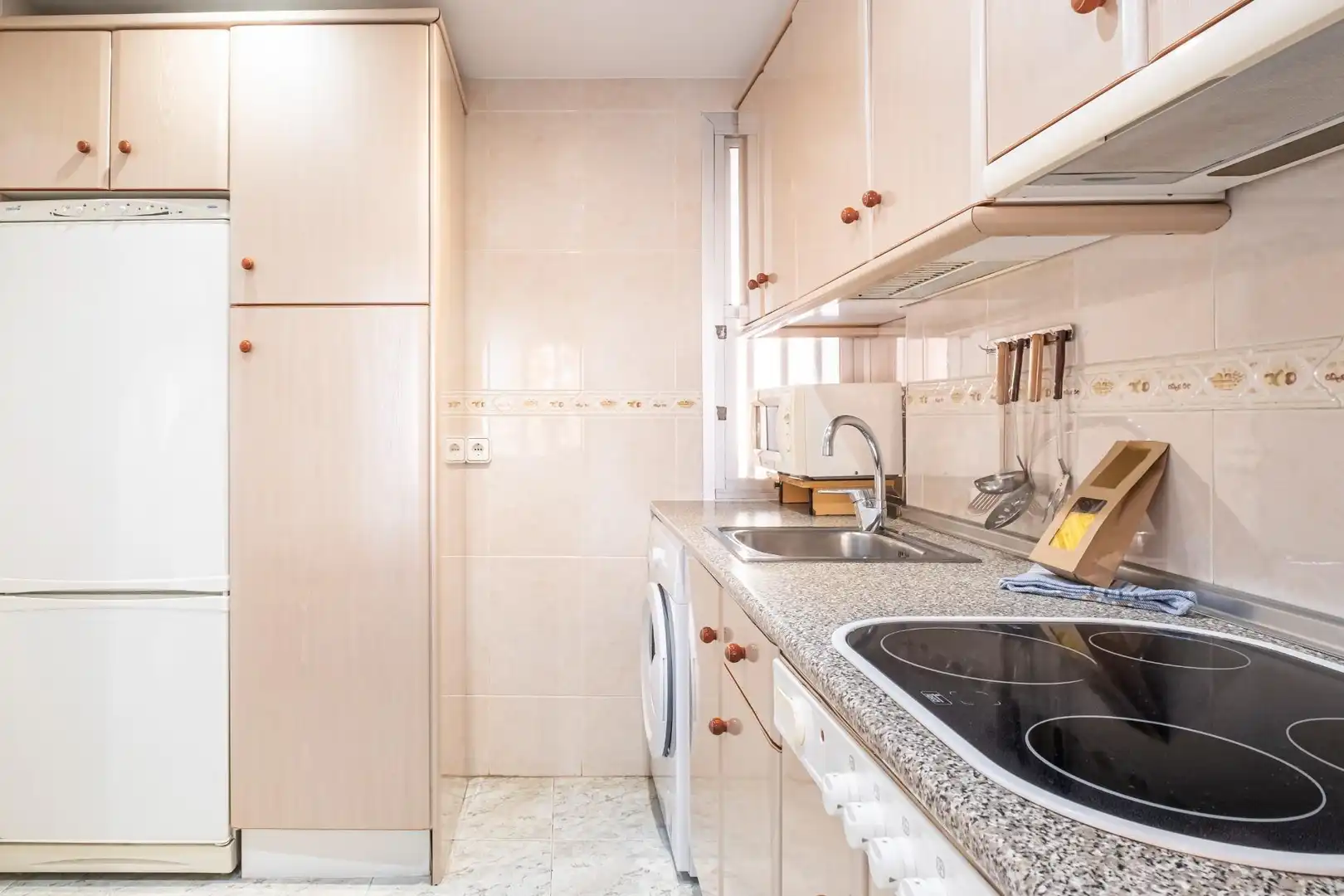 Cocina de Apartamento en venta en Benidorm con Aire acondicionado, Calefacción y Jardín privado