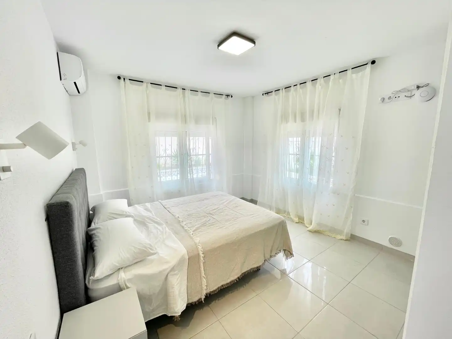Bedroom of Apartments for rent in Torrevieja  with Air Conditioner, Heating and Private garden