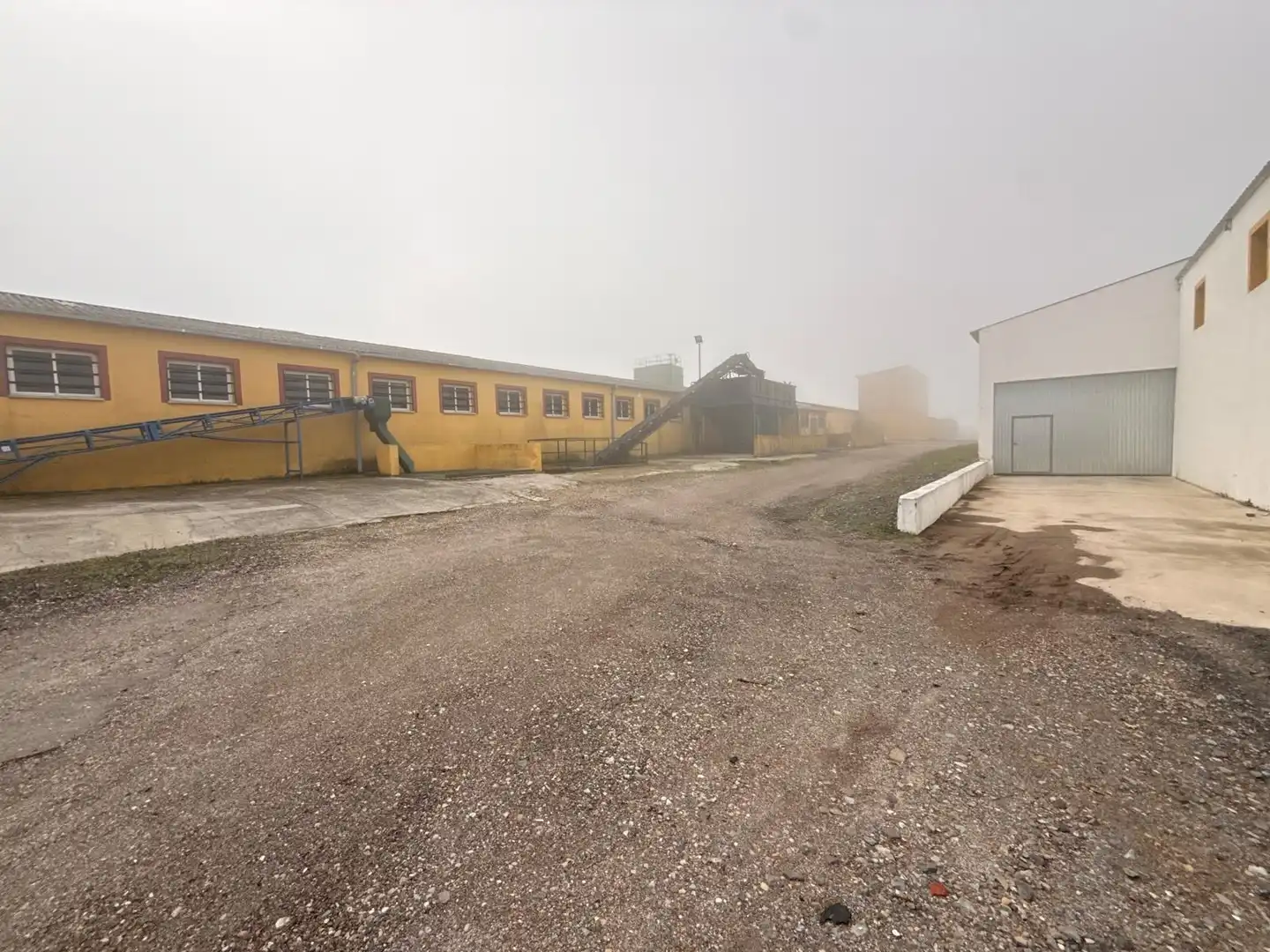 Vista exterior de Nave industrial en venta en Olías del Rey