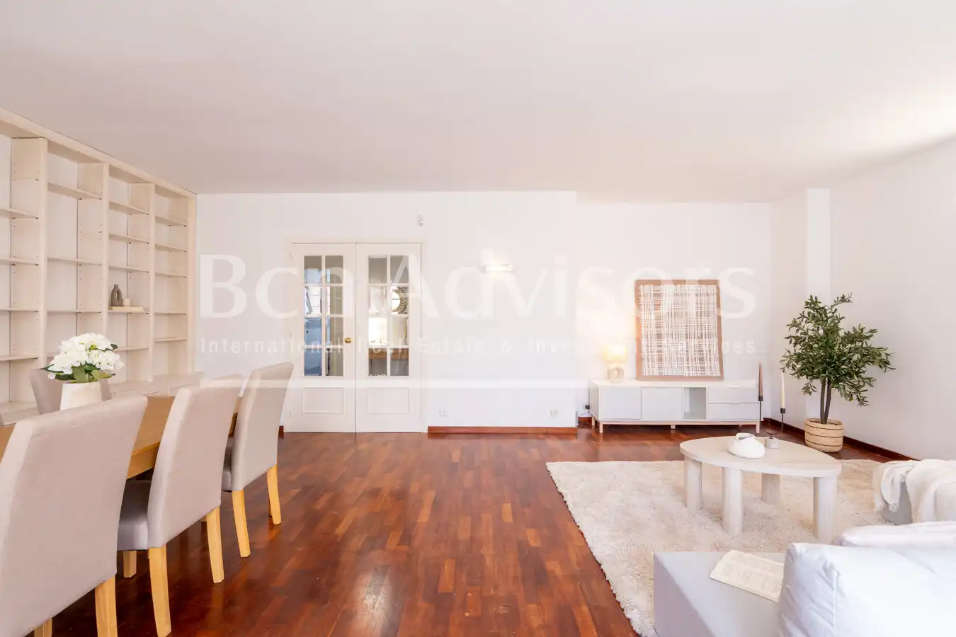 Sala d'estar de Casa adosada en venda en Sant Just Desvern amb Aire condicionat, Calefacció i Parquet