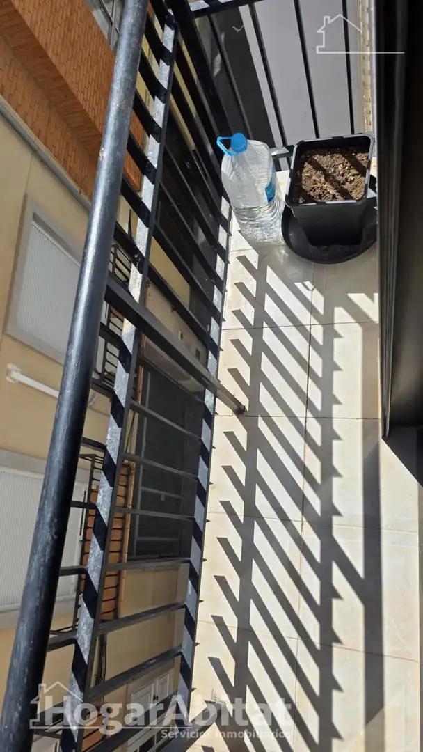 Vista exterior de Pis en venda en Sagunto / Sagunt amb Aire condicionat, Traster i Balcó