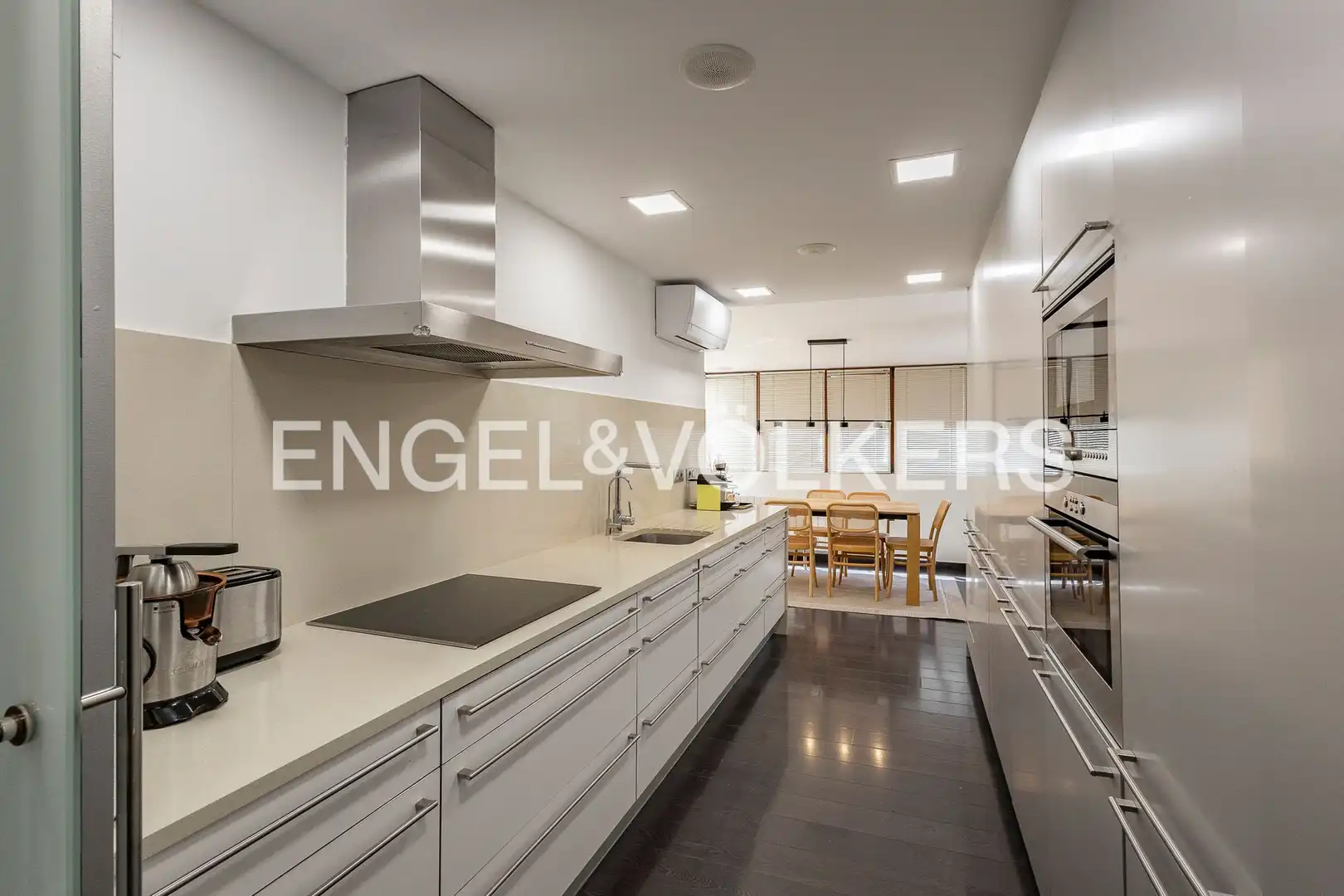 Cuina de Apartament en venda en Esplugues de Llobregat amb Aire condicionat, Calefacció i Jardí privat
