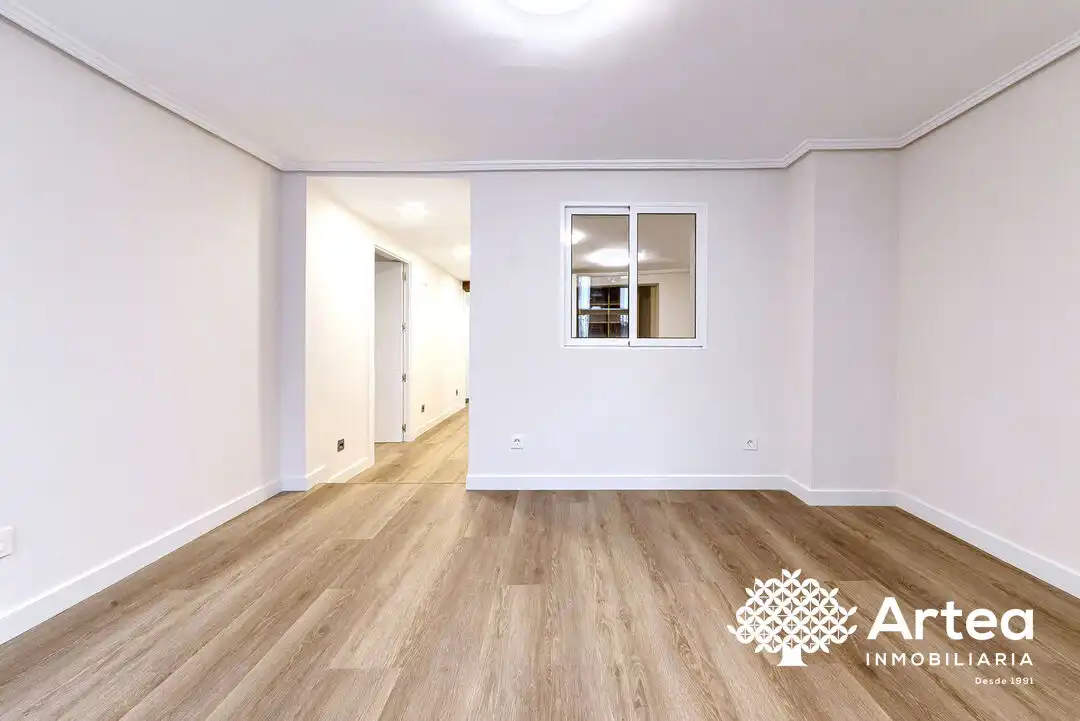 Piso en venta en Bilbao  con Balcón y Alarma