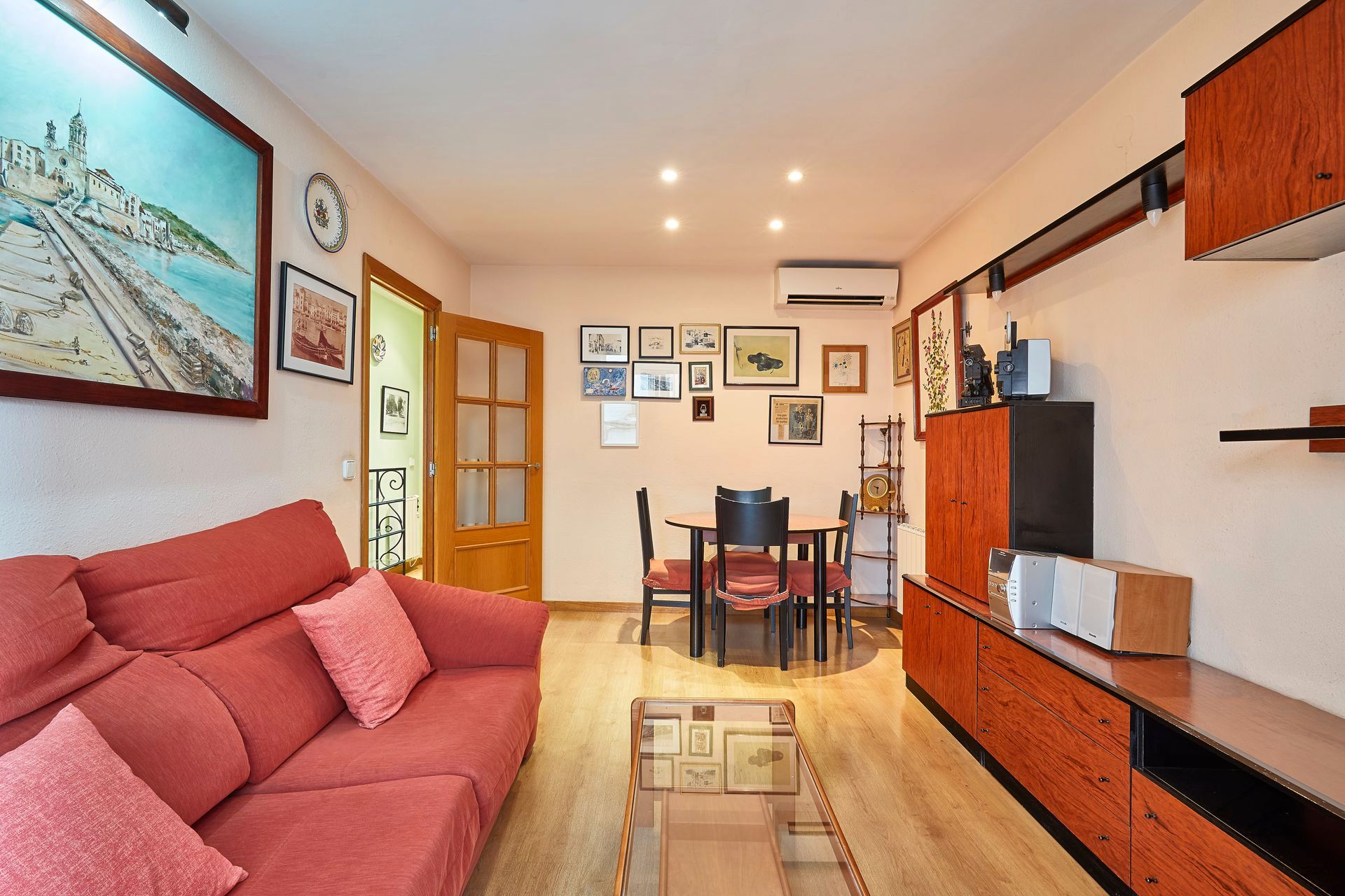 Living room of Planta baja for sale in Sitges  with Air Conditioner, Heating and Parquet flooring