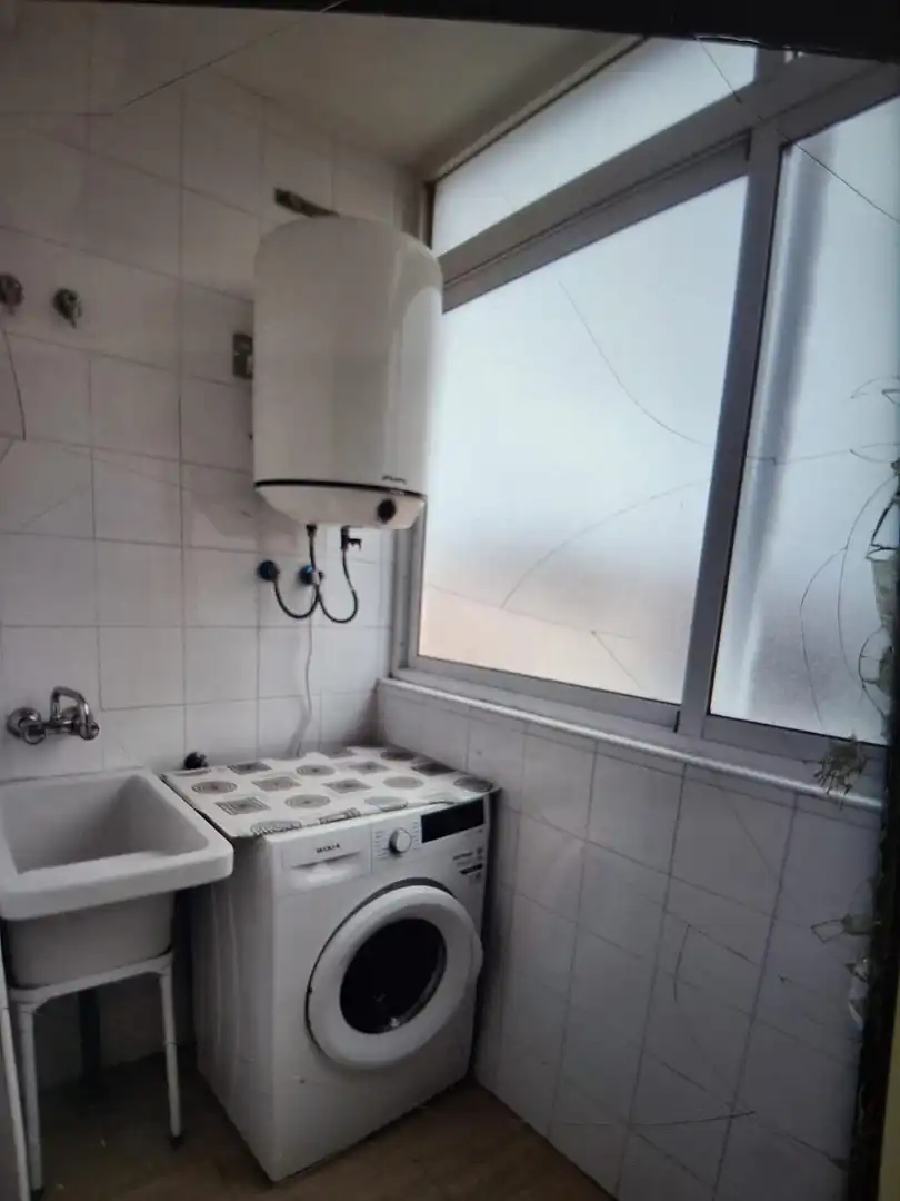 Baño de Piso para compartir en Almería