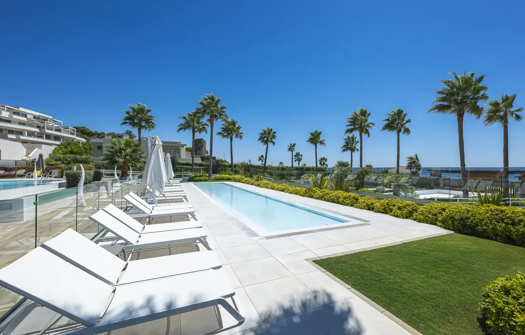 Piscina de Apartament en venda en Estepona amb Aire condicionat, Terrassa i Traster