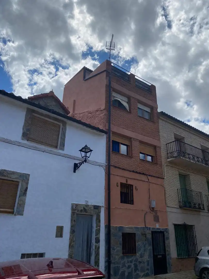 Vista exterior de Finca rústica en venda en Villanueva de Jiloca amb Jardí privat