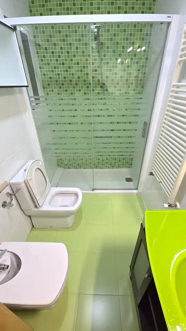 Bany de Apartament de lloguer en Cáceres amb Aire condicionat, Calefacció i Moblat