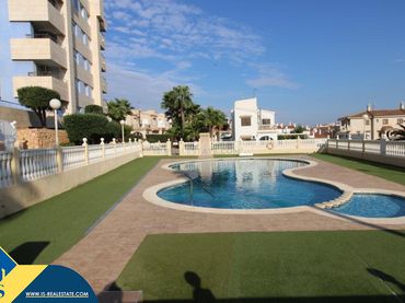 Flat with pool for sale in La Mata