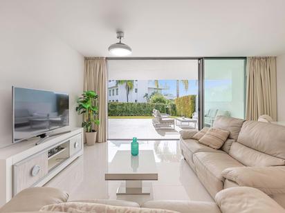 Living room of Flat for sale in Estepona  with Air Conditioner, Heating and Terrace