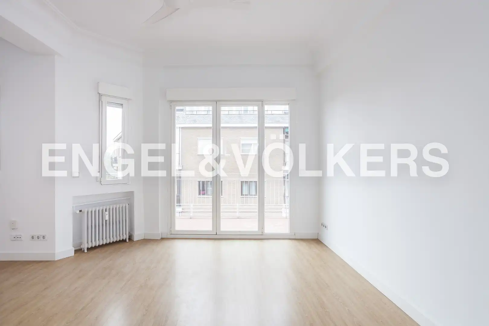 Living room of Flat for rent in Madrid  with Heating, Terrace and Balcony