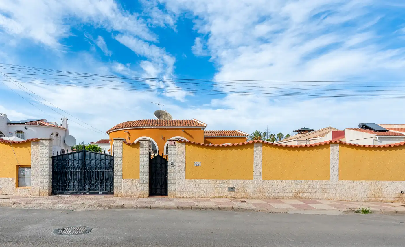 Vista exterior de Casa o chalet en venta en Rojales con Aire acondicionado, Jardín privado y Terraza