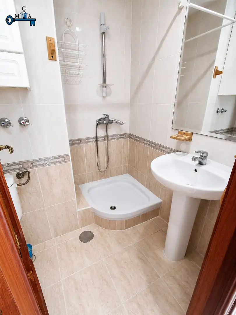 Badezimmer von Wohnungen zur Miete in Fuenlabrada mit Heizung, Möbliert und Ofen