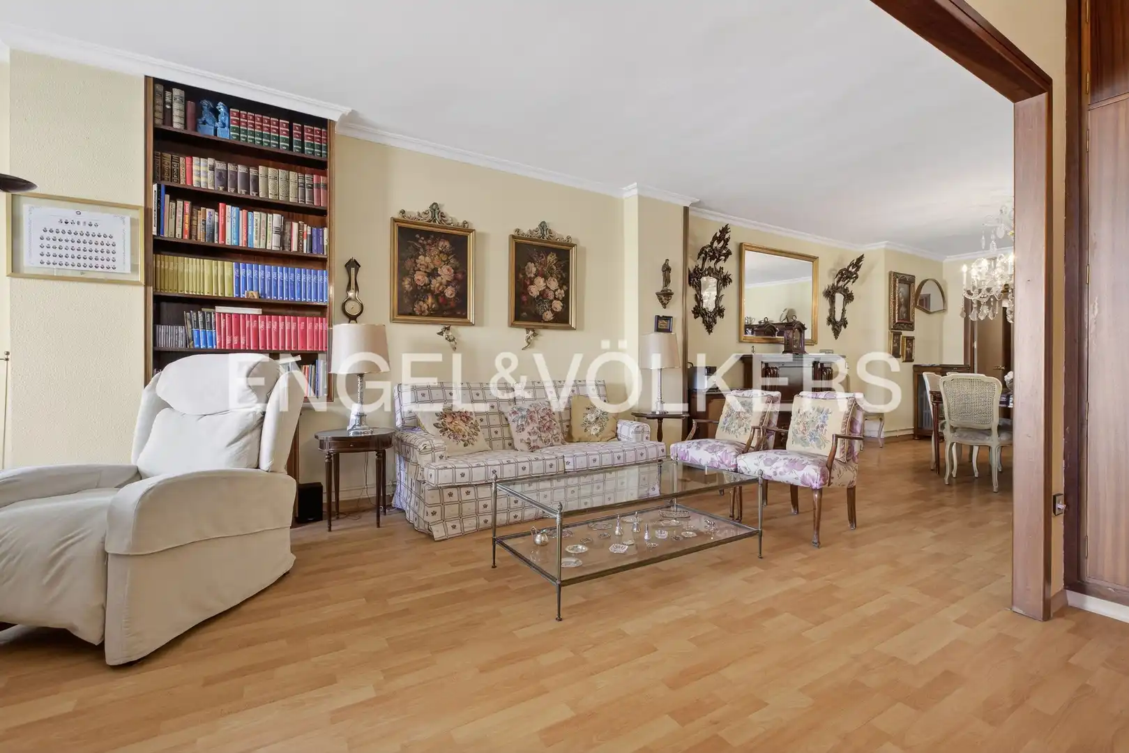 Living room of Flat for sale in Sevilla  with Air Conditioner, Heating and Balcony